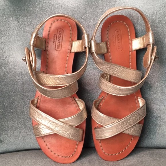 Authentic Coach gold flat sandals size 7.5 size buckle - Picture 3 of 3